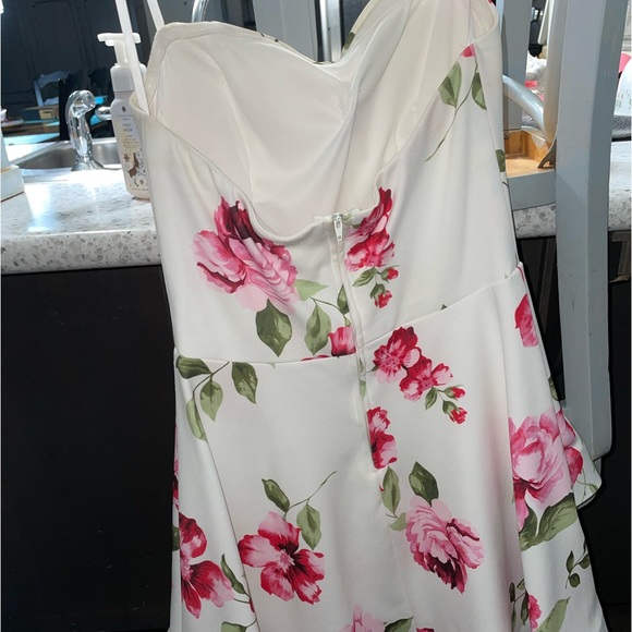 Dress - Picture 2 of 3